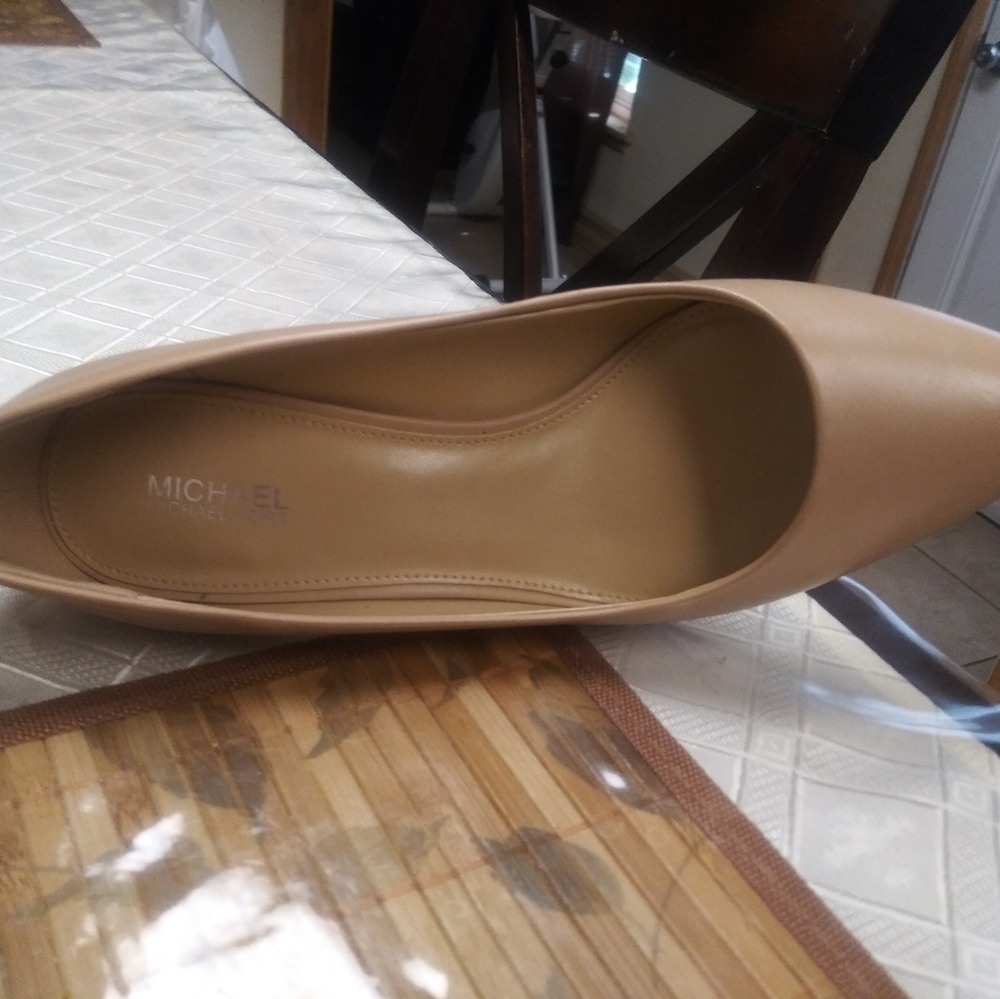 Heals - Picture 1 of 2